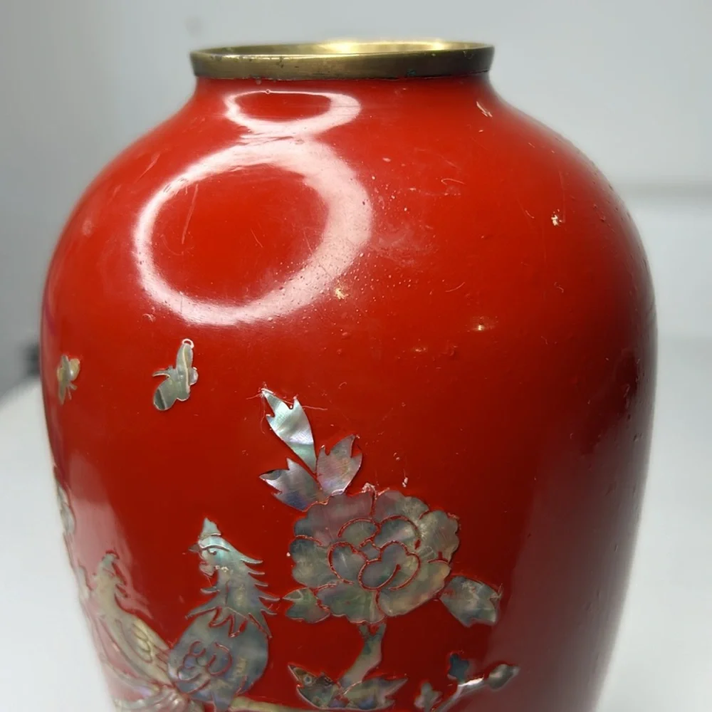Vintage 🦤 Korean Red Lacquer Brass Vase Mother of Pearl Inlay Phoenix Bird - Picture 15 of 16